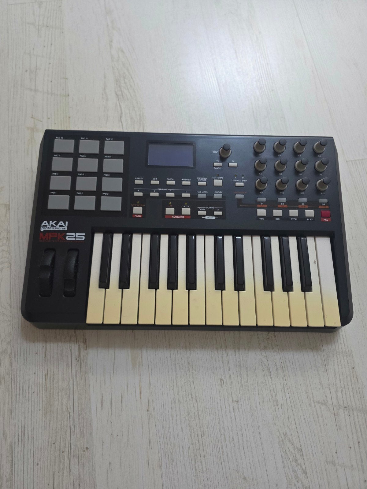 AKAI Professional MPK25 MIDI Keyboard Controller, Gebruikt, Overige aantallen, Met midi-aansluiting, Ophalen