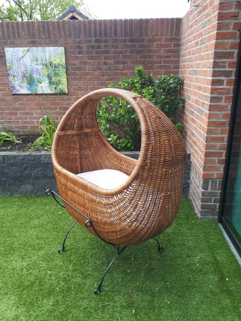 Nette mozeswieg op standaard + matrasje, Kinderen en Baby's, Babywiegjes en Ledikanten, Ophalen, Zo goed als nieuw, Wieg