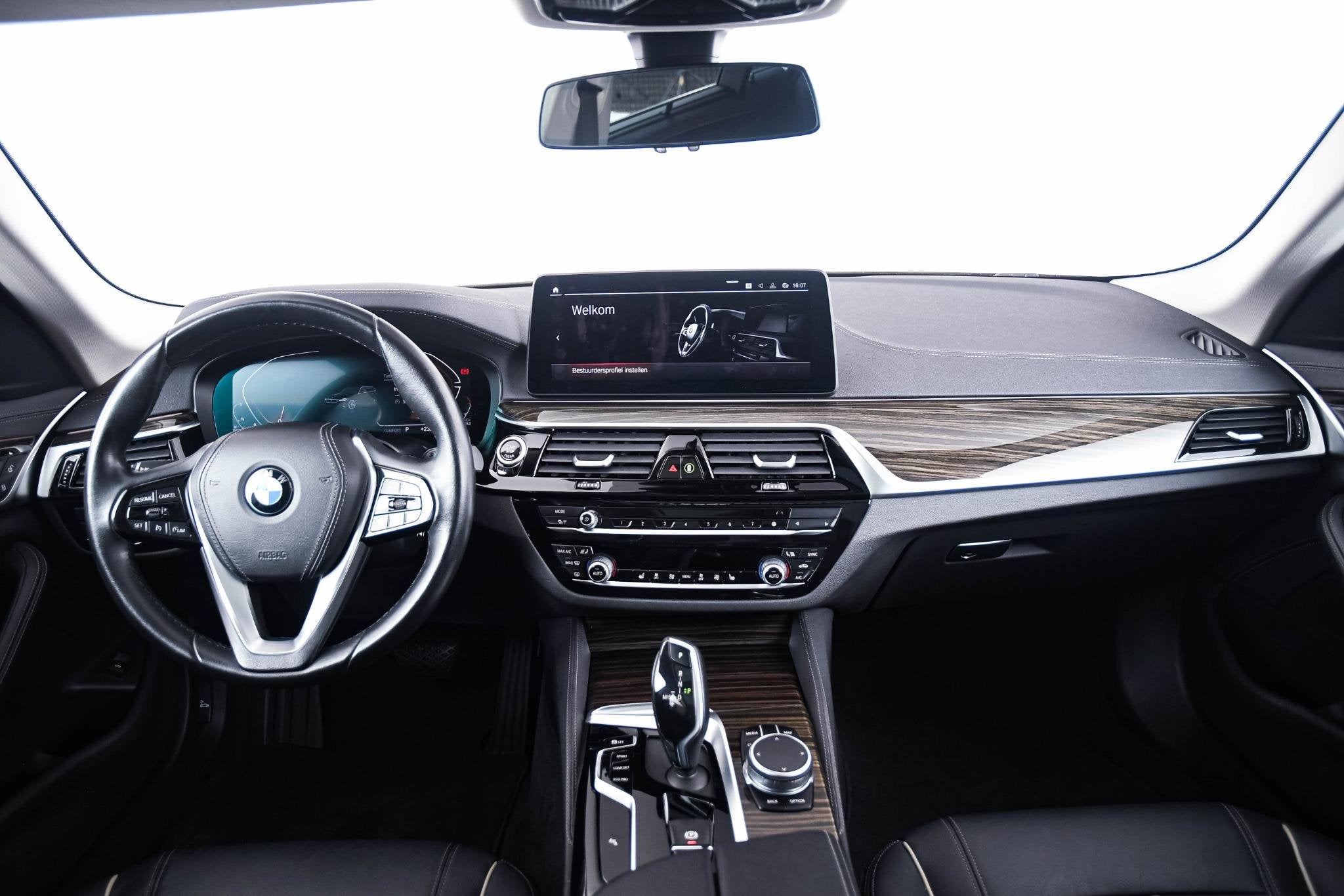 BMW 5-serie Touring 520d xDrive High Executive Luxury Line -, Auto's, BMW, Automaat, 12 maanden, Zwart, Leder