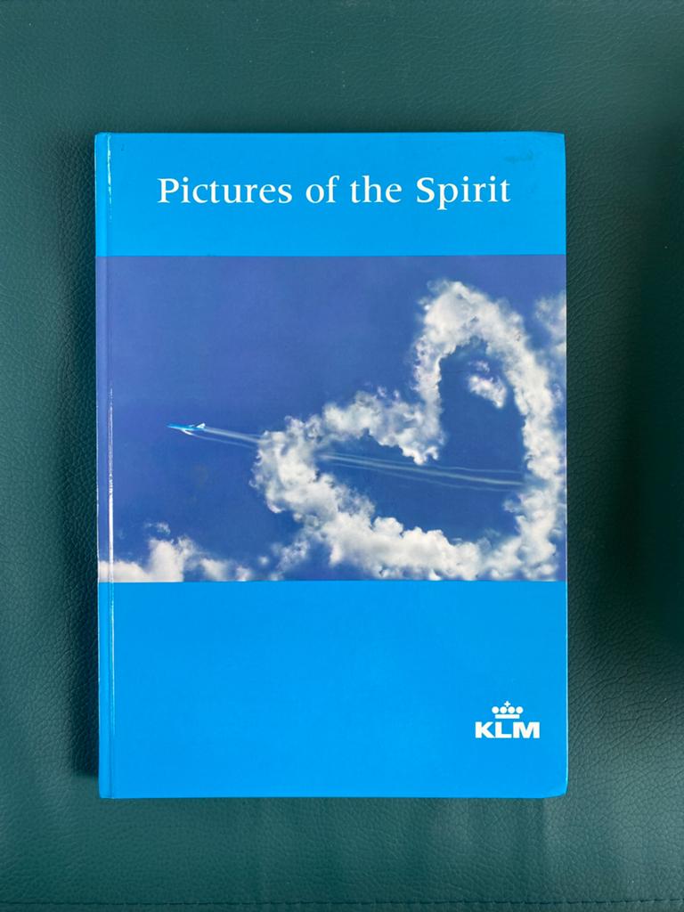 KLM Boek: Pictures of the Spirit - Een kijk op het blauwe ge, Boeken, Ophalen of Verzenden, Gelezen, Vliegtuig