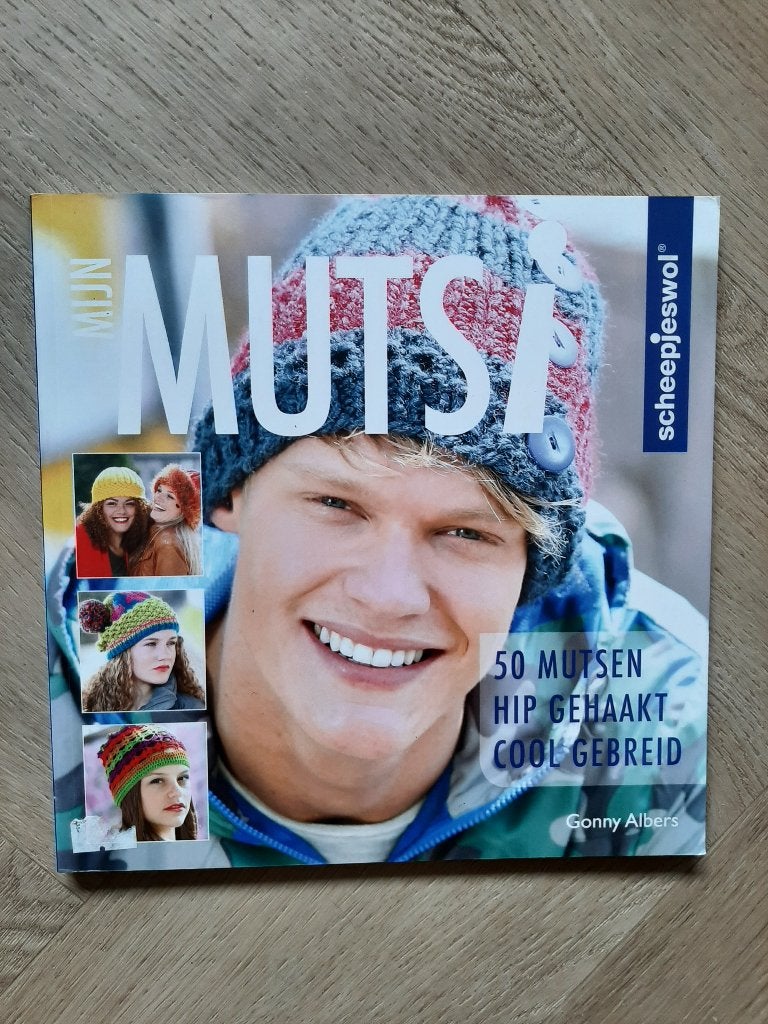 Mutsen haken en breien, Ophalen of Verzenden, Zo goed als nieuw, Breien of Haken, Patroon of Boek