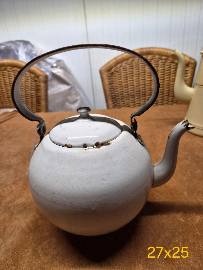Witte oude emaille theepot, Ophalen of Verzenden
