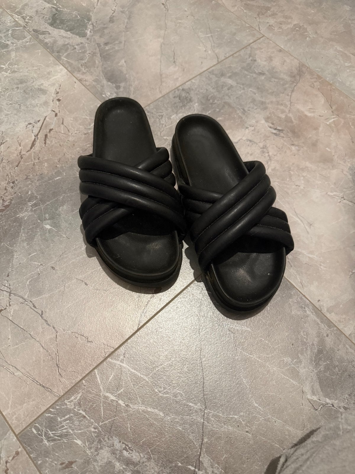 Zwarte h&m slippers, Zwart, Gedragen, Ophalen, Slippers