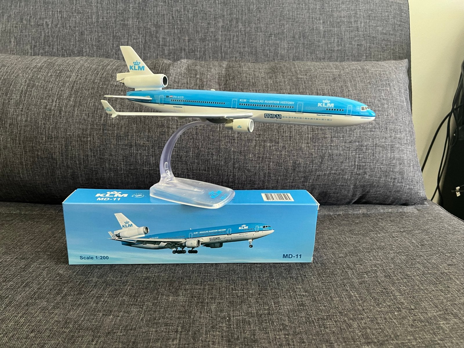 KLM MD-11 schaalmodel - Beschadigde doos, Overige merken, 1:200 of kleiner, Ophalen of Verzenden, Zo goed als nieuw