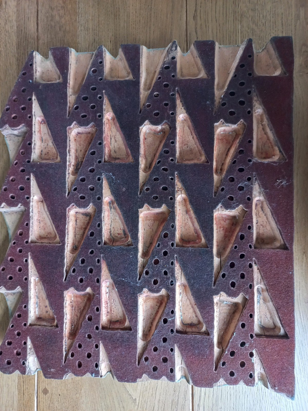 Originele decoratieve wandversiering. Stoffenstempel., Huis en Inrichting, Hout, Ophalen of Verzenden, Zo goed als nieuw, Bruin