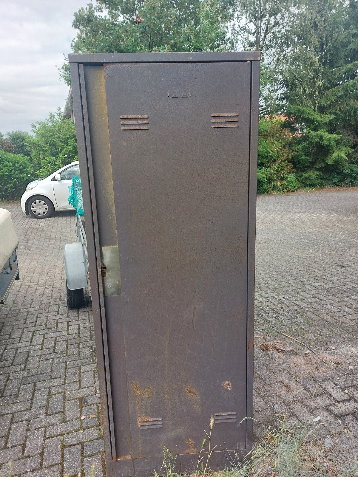 Ijzerenkast, Ophalen