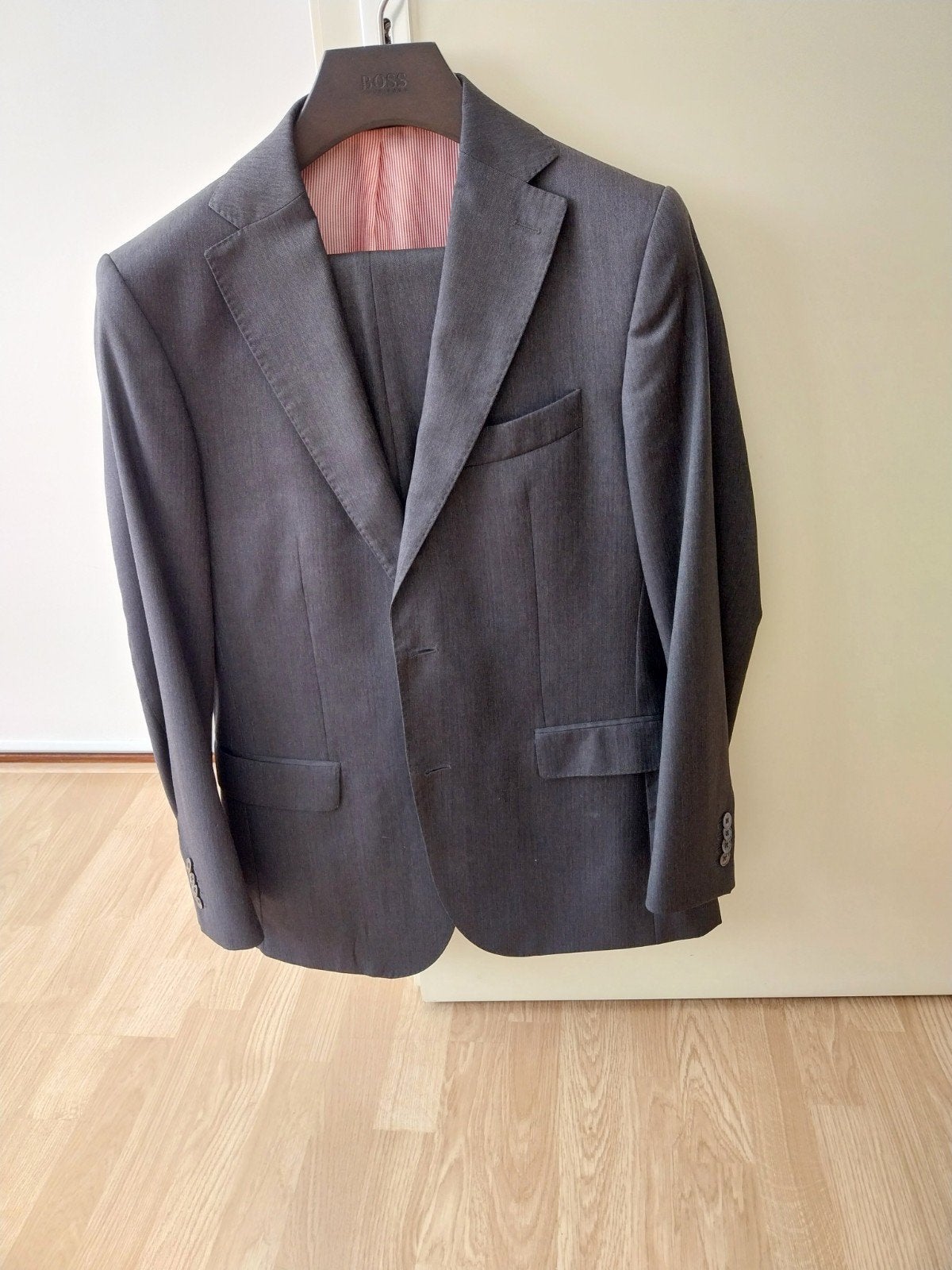 grijs kostuum, Kleding | Heren, Verzenden, Zo goed als nieuw, Maat 48/50 (M), Grijs