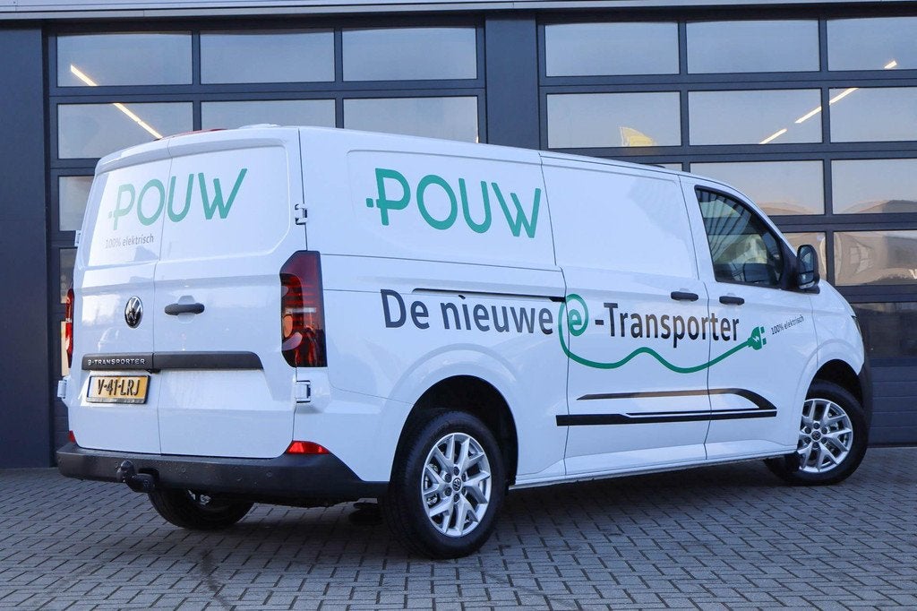 Volkswagen e-Transporter 34 136pk L2H1 Life 64 kWh | Trekhaa, Automaat, 12 maanden, 326 km, Zwart