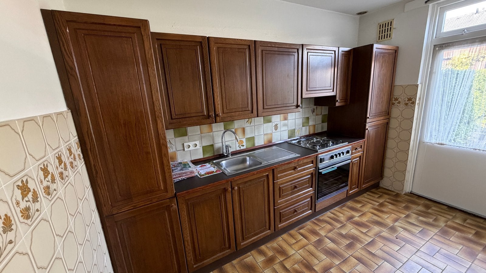 Complete keuken met inbouwapparatuur - Tielsa, Ophalen, Gebruikt, Bruin, Enkelwandige keuken