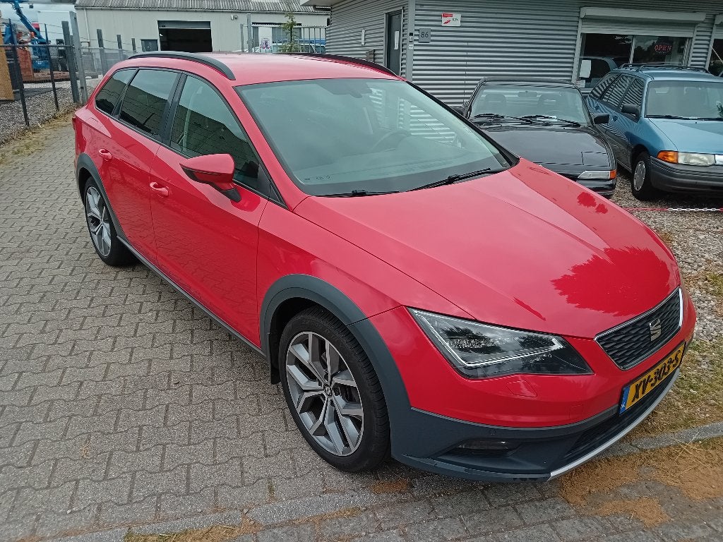 Seat Leon 1.6 TDI 81KW X-perience 4WD BJ2015 UNIEK! APK 2027, Auto's, Seat, 730 kg, 4 cilinders, Leon, Leder en Stof