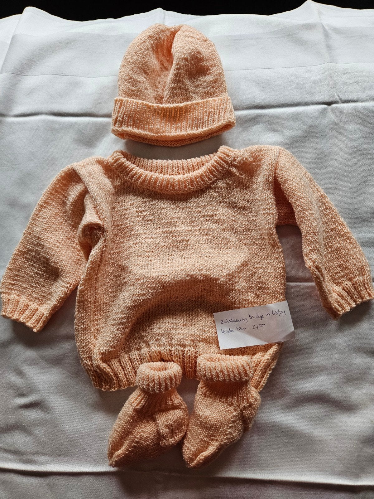 Handgebreid zalmkleurig truitje met mutsje en sokjes 68/74, Kinderen en Baby's, Babykleding | Maat 74, Ophalen of Verzenden, Zo goed als nieuw