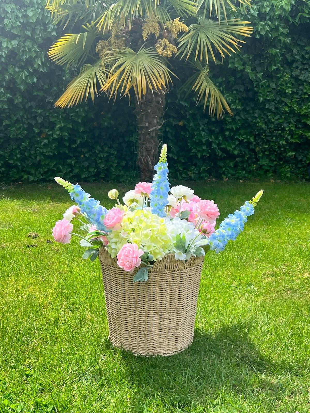 Zijden bloemen in rieten manden, Huis en Inrichting, Ophalen, Zo goed als nieuw