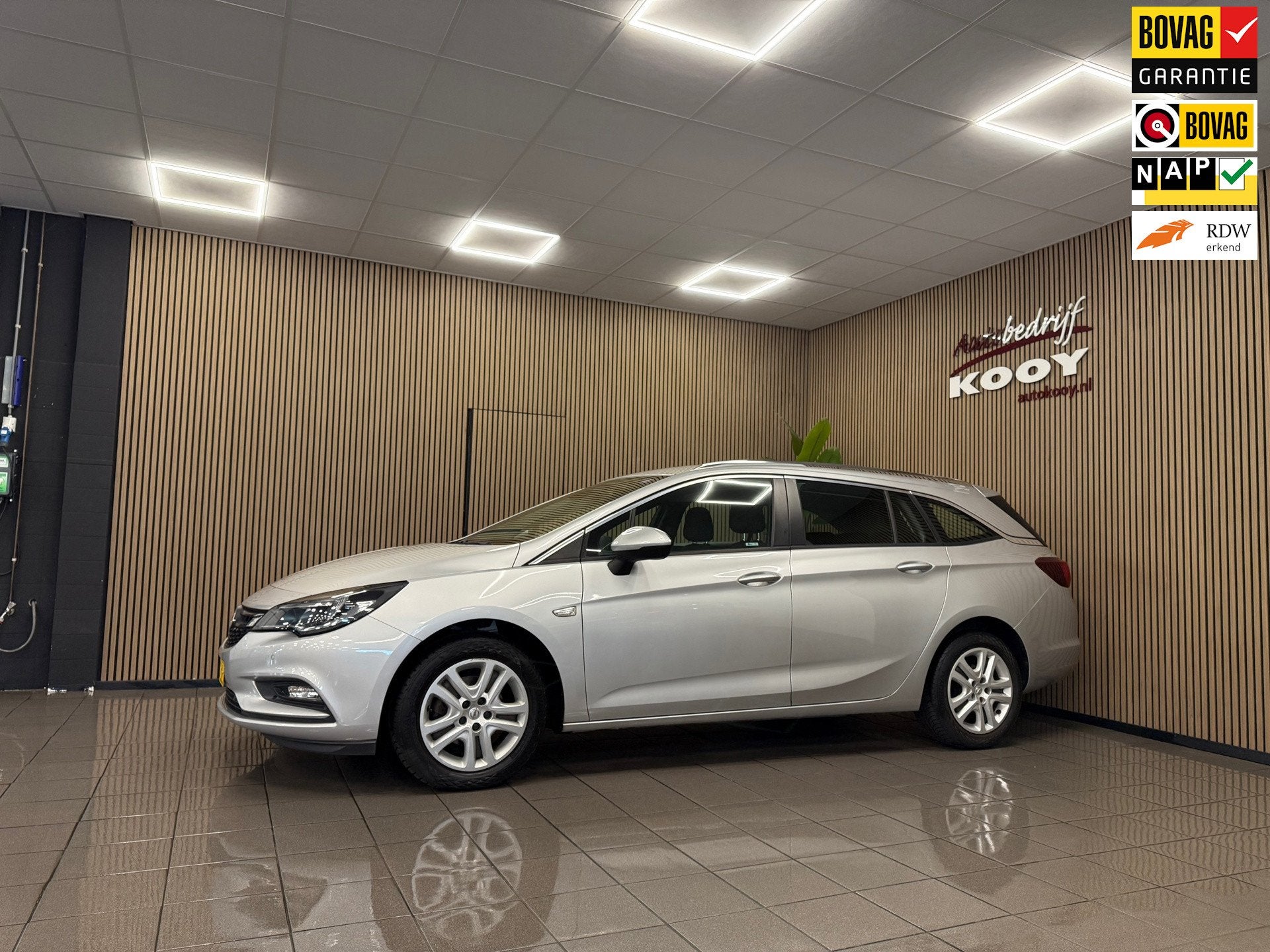 Opel Astra Sports Tourer 1.4 Online Edition * Trekhaak / Cam, Voorwielaandrijving, Stof, Gebruikt, Euro 6