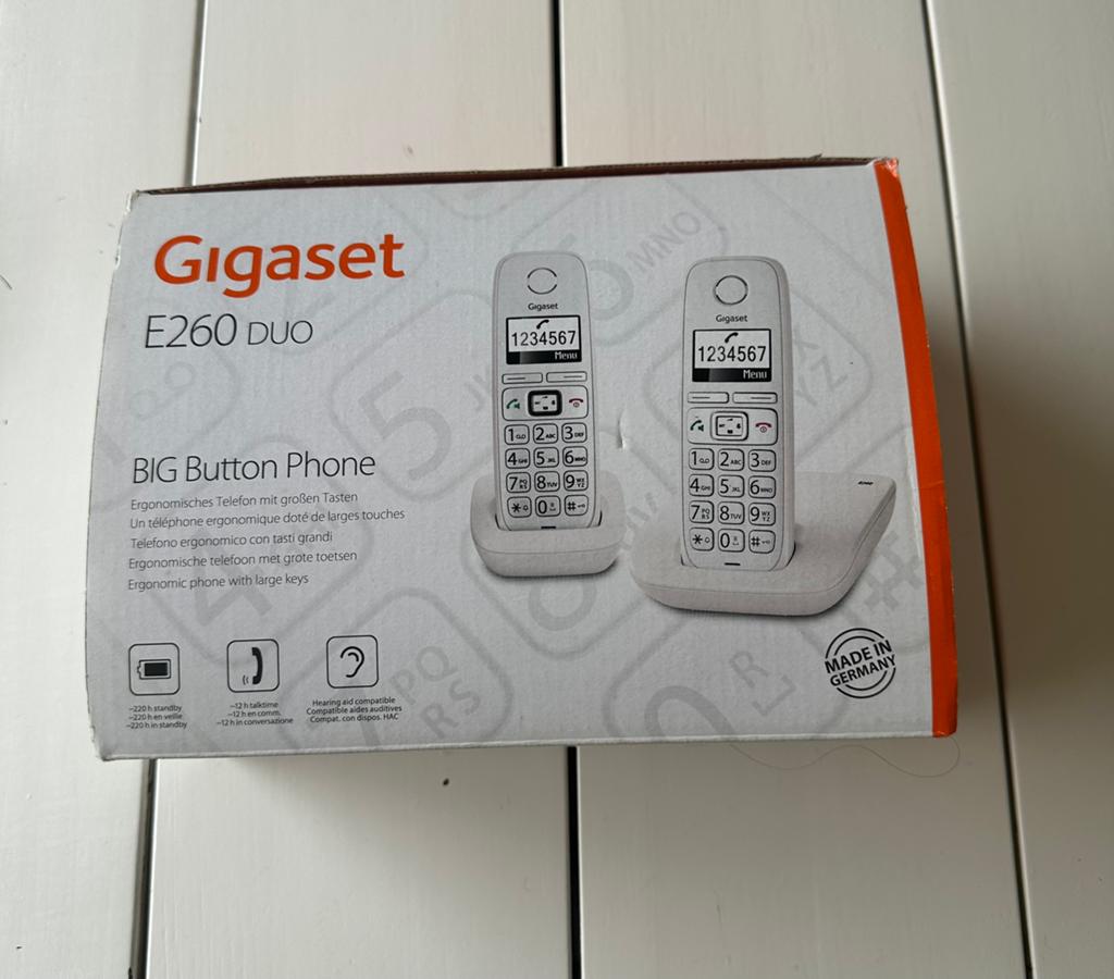 Gigaset E260 Duo senioren Dect telefoon wit., Ophalen of Verzenden, Zo goed als nieuw, 2 handsets