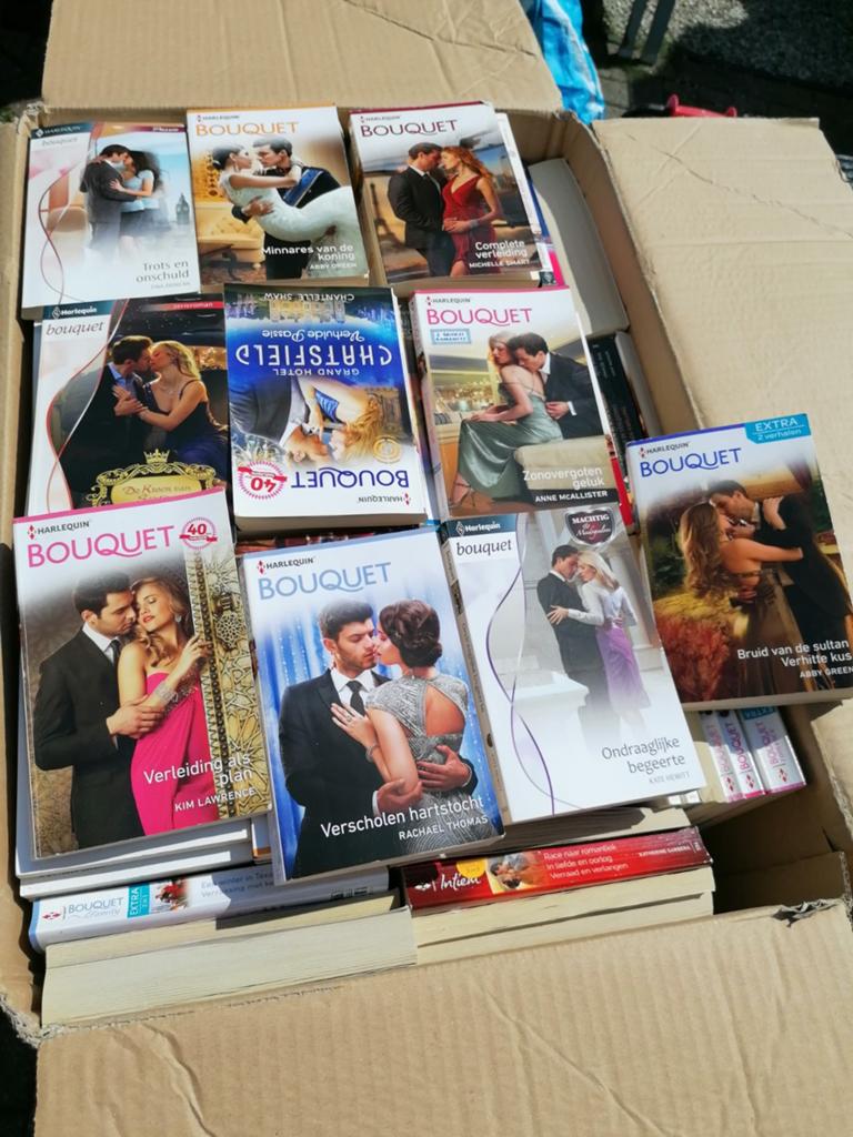 Dozen vol met Harlequin Bouquet romans, Boeken, Ophalen of Verzenden, Gelezen, Diverse auteurs, Nederland