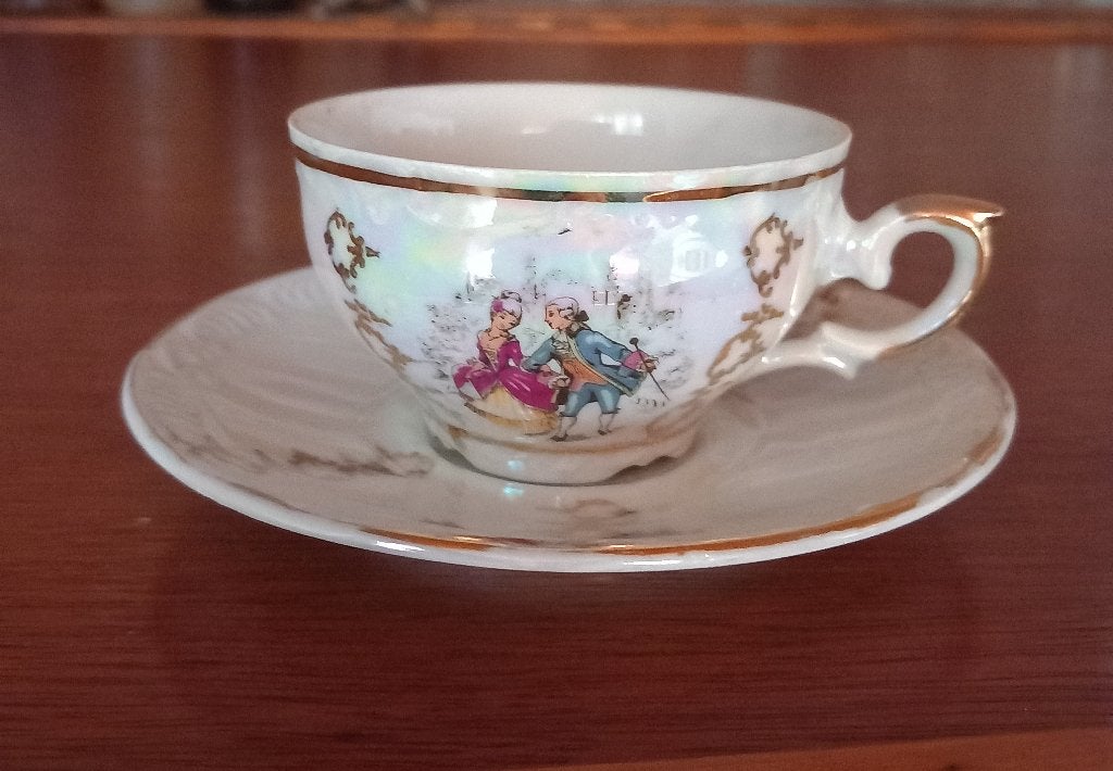 Italiaanse koffiekopjes en schotels parelmoer gemerkt, Ophalen