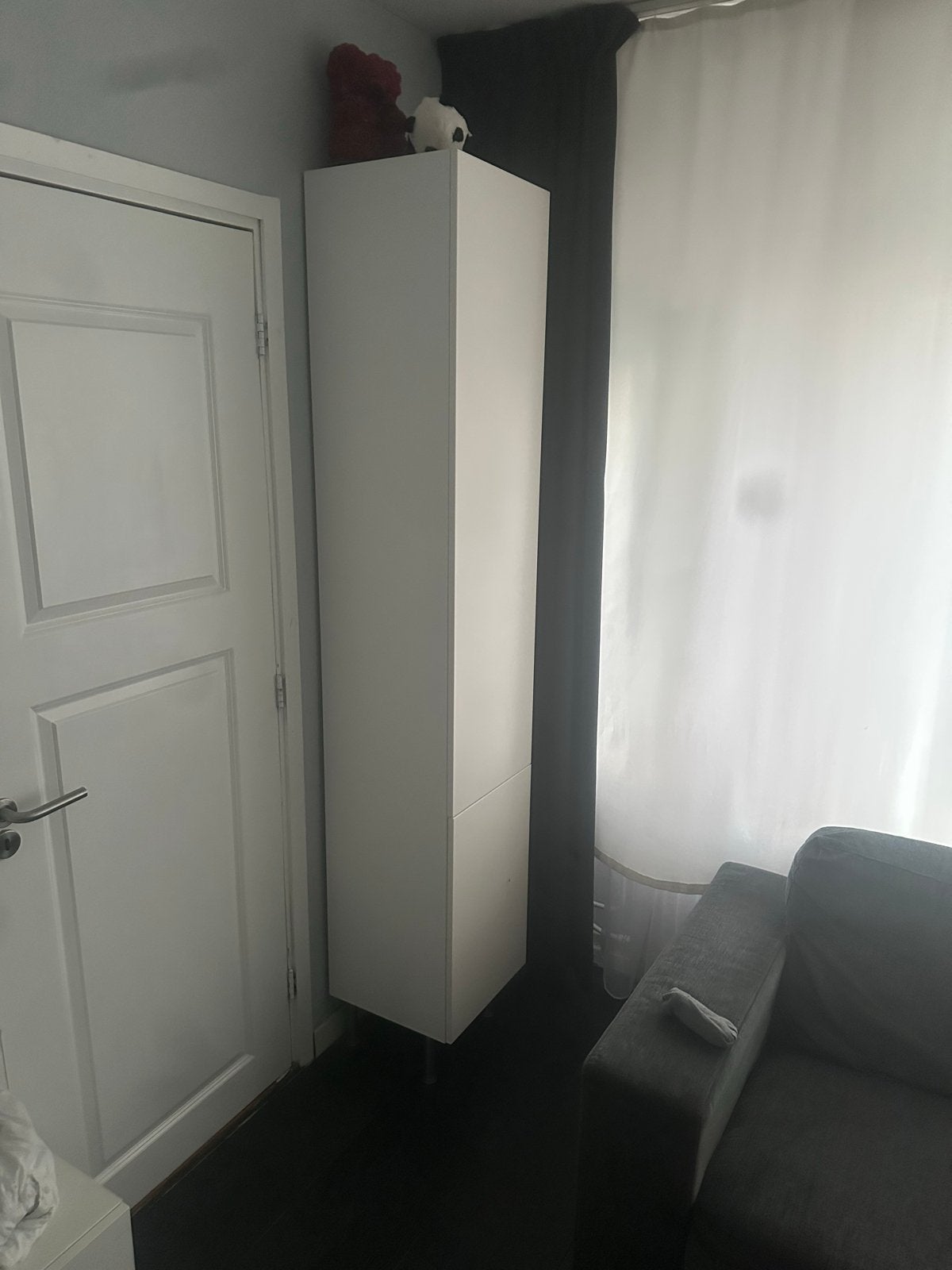 Witte smalle kast met planken en deuren, Ophalen, Gebruikt