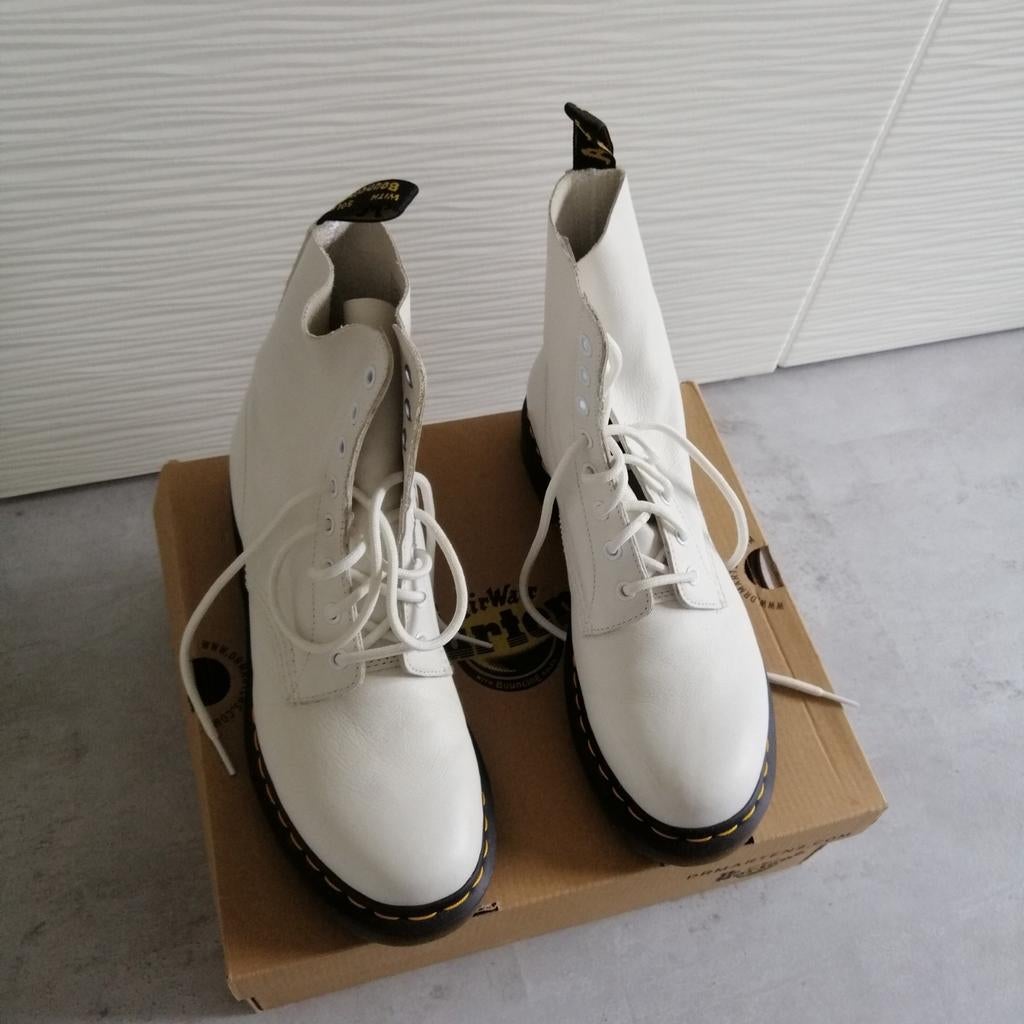 Dr martens wit maat 42, Kleding | Dames, Schoenen, Ophalen of Verzenden, Zo goed als nieuw, Wit