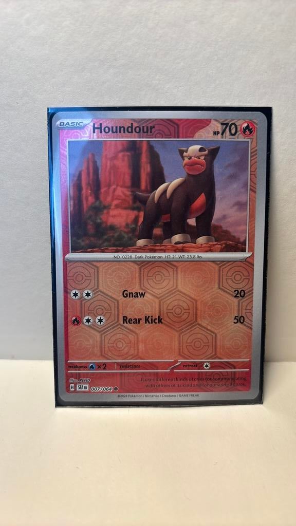Houndour 007/064 reverse holo shrouded fable pokemon kaart, Ophalen of Verzenden, Nieuw, Boosterbox