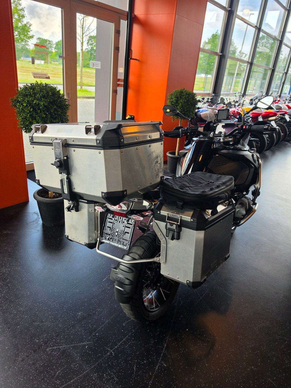 R 1250 GSA Kofferset: Givi Topkoffer, BMW Zijkoffers, Motoren, Ophalen of Verzenden, Gebruikt