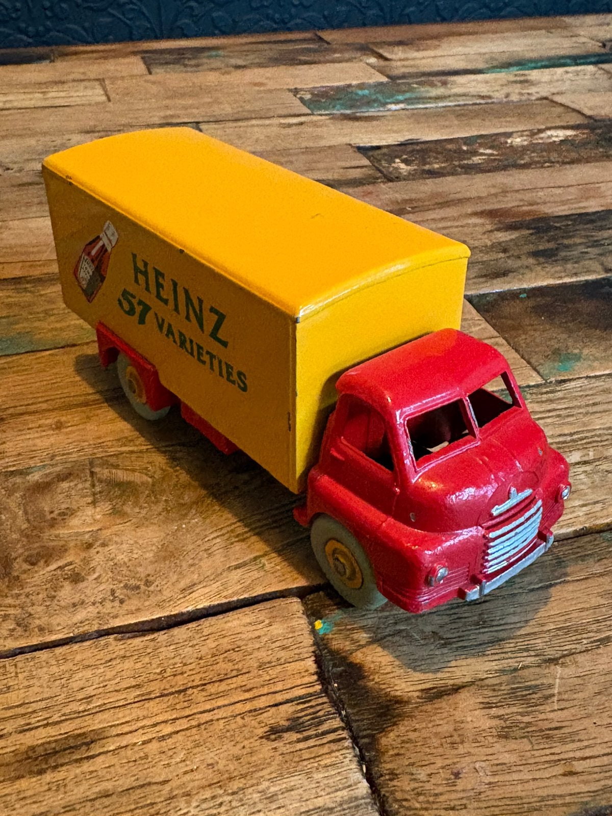 Dinky toys  923 Big Bedford Heinz fles deels gerestaureerd, Ophalen of Verzenden, Zo goed als nieuw, Bus of Vrachtwagen, Dinky Toys