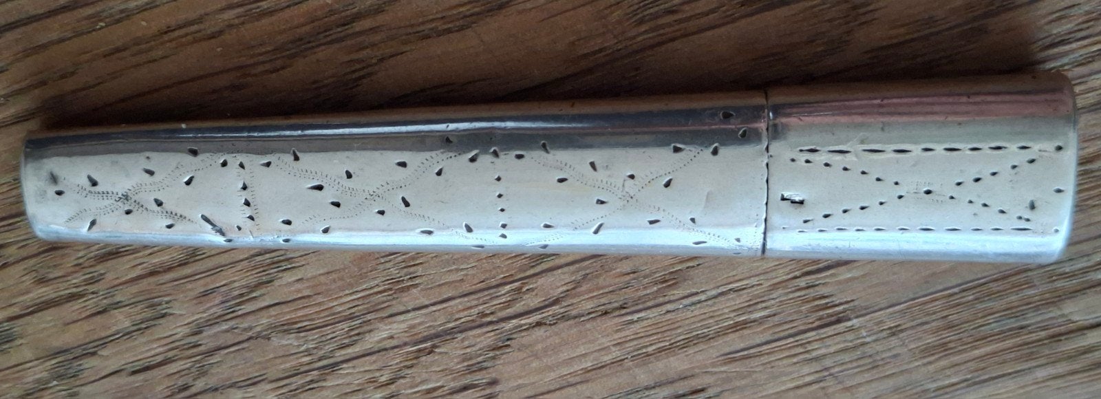antiek uit 1827 ziveren naaldenkoker., Ophalen, Zilver