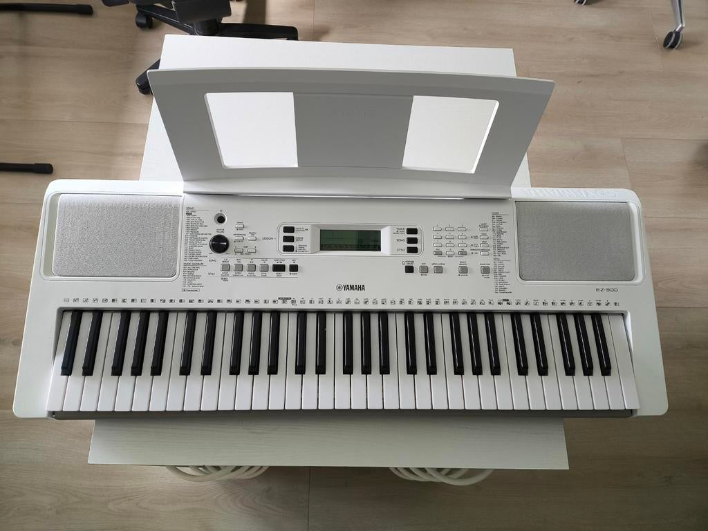 Yamaha EZ-300 keyboard, Muziek en Instrumenten, Keyboards, Zo goed als nieuw, 61 toetsen, Yamaha, Ophalen of Verzenden