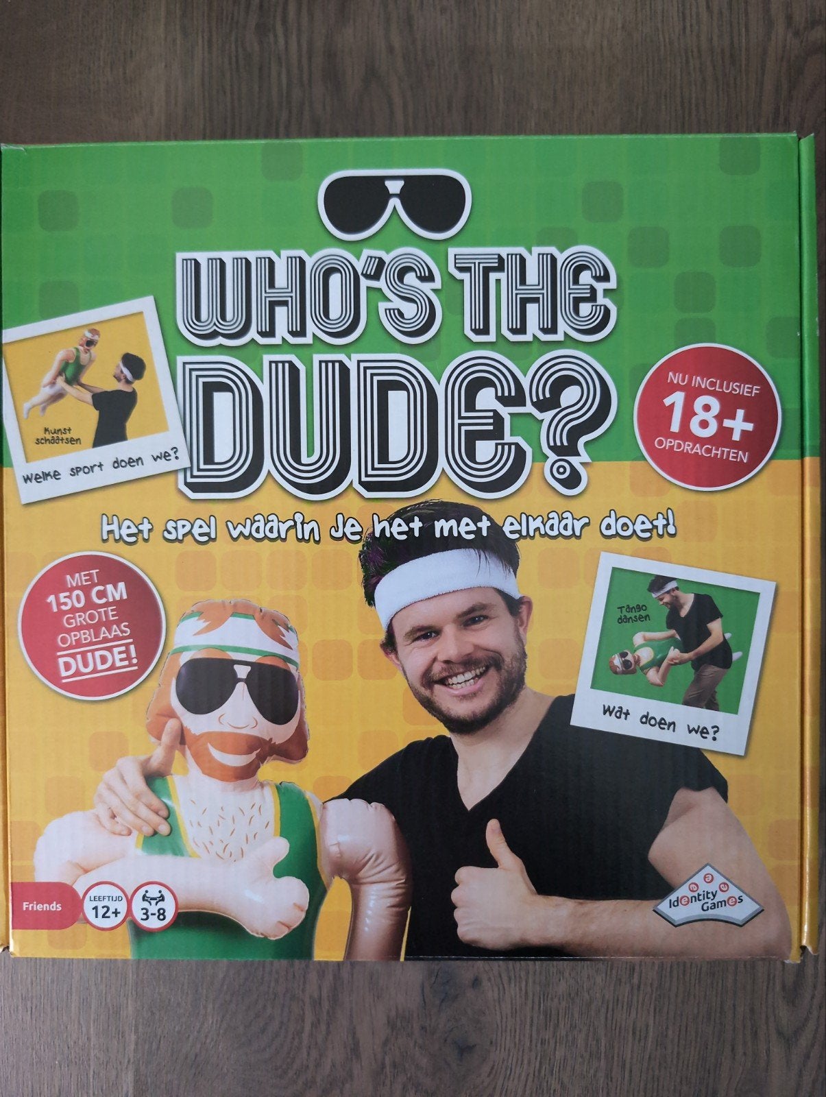 Who's The Dude? - Hilarisch Partyspel met Opblaas Dude!, Vijf spelers of meer, Ophalen of Verzenden, Zo goed als nieuw, Identity Games
