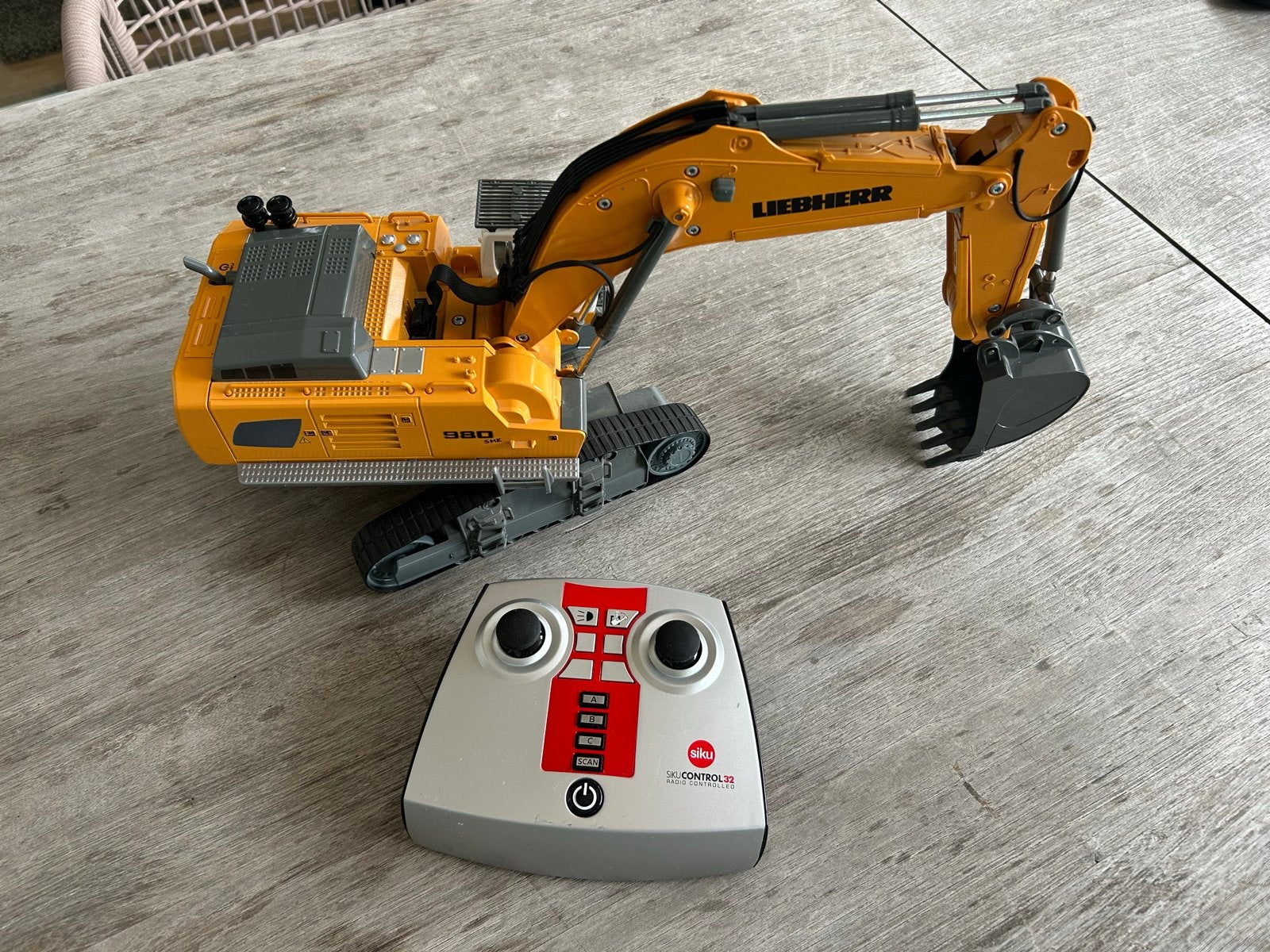 Siku Rupsgraafmachine Liebherr R 980 SME met afstandsbedieni, Elektro, Auto offroad, Nieuw, Ophalen of Verzenden