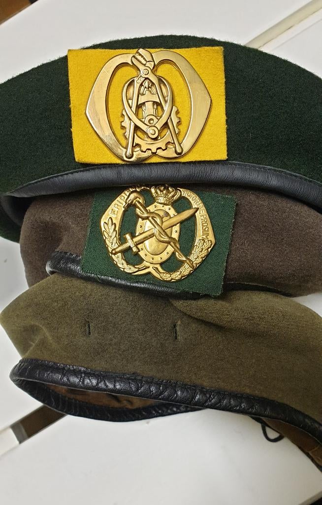 Baret 3x, Ophalen of Verzenden, Landmacht, Nederland, Helm of Baret