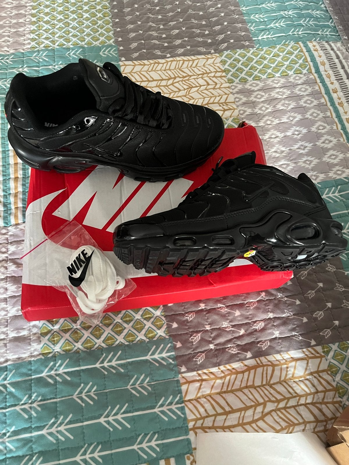 Nieuwe Nike Air Max Plus TN - Maat 40, Ophalen of Verzenden, Nieuw, Zwart, Sneakers of Gympen