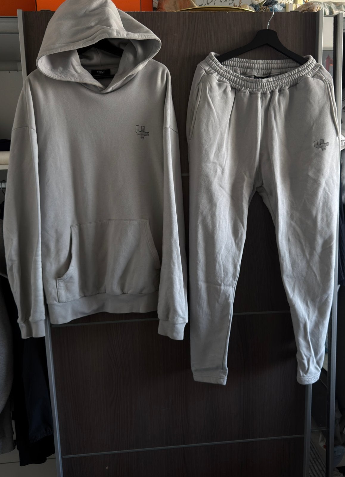 Four trainingspak maat L, Kleding | Heren, Ophalen of Verzenden, Nieuw, Maat 52/54 (L), Grijs