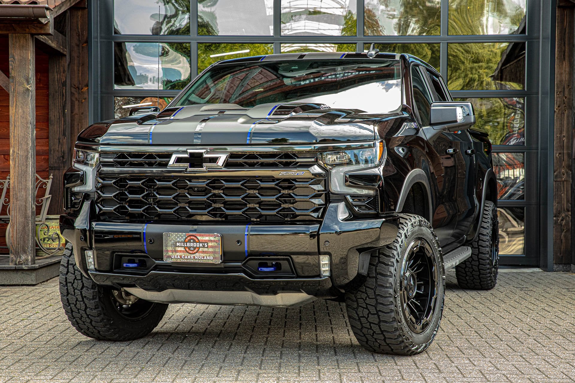 Chevrolet Silverado ZR2 ! 5000 € inruil bonus ! (bj 2024), Auto's, Chevrolet, Automaat, 8 cilinders, 4 stoelen, Zwart