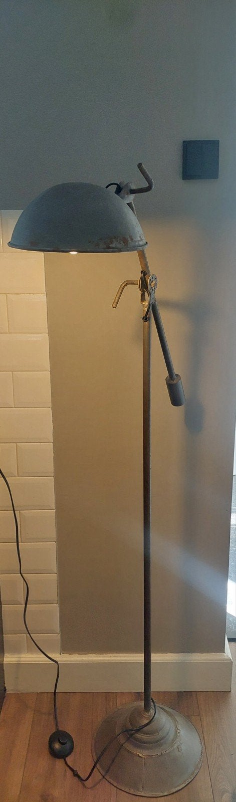 Industriële Vloerlamp met Verstelbare Kap, Huis en Inrichting, Ophalen, 150 tot 200 cm