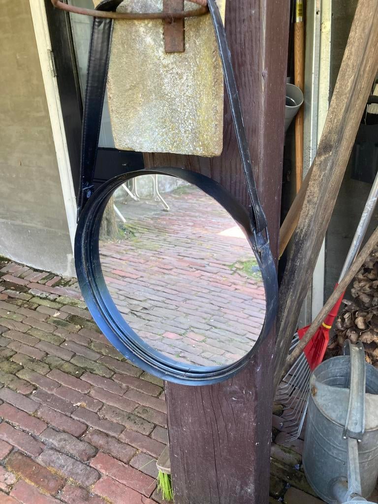 Ronde spiegel met leren band - grote is verkocht, Huis en Inrichting, Woonaccessoires | Spiegels, Ophalen, Gebruikt, Rond, Minder dan 100 cm