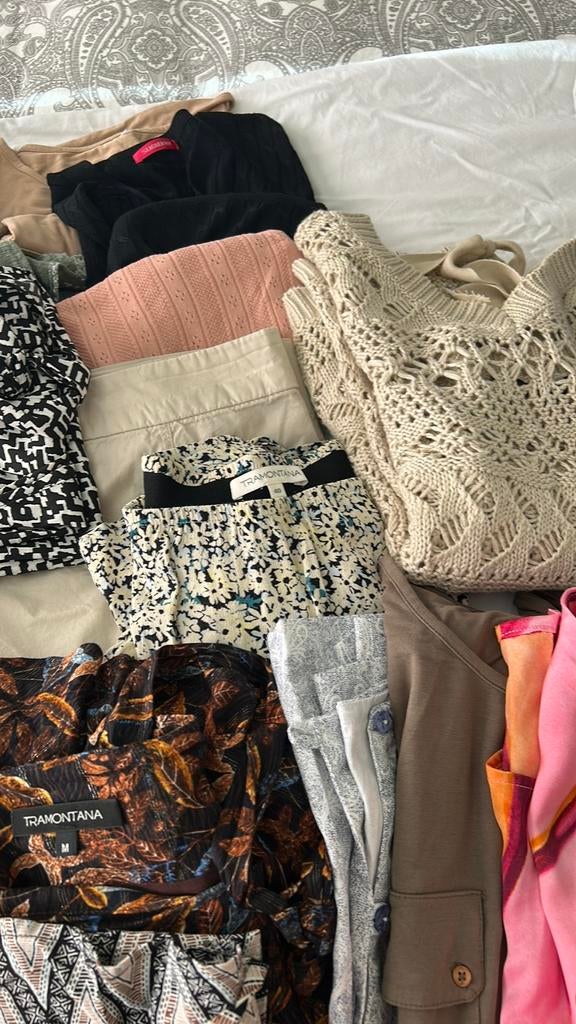 90 kledingstukken plus reiskoffer M/L, Ophalen, Gedragen, Maat 38/40 (M)