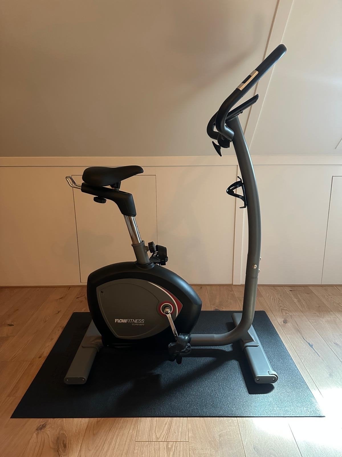 Flow Fitness Hometrainer - Zo goed als nieuw, Ophalen, Zo goed als nieuw, Metaal, Benen
