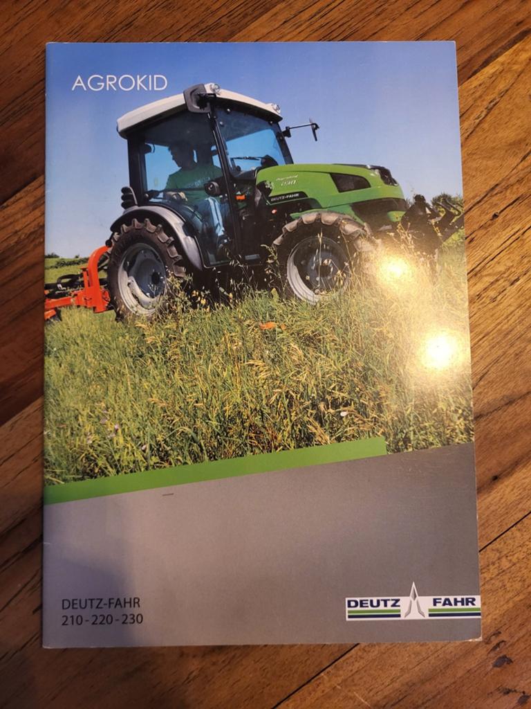 tractor folder Deutz-Fahr Agrokid 210 220 230, Ophalen of Verzenden, Zo goed als nieuw