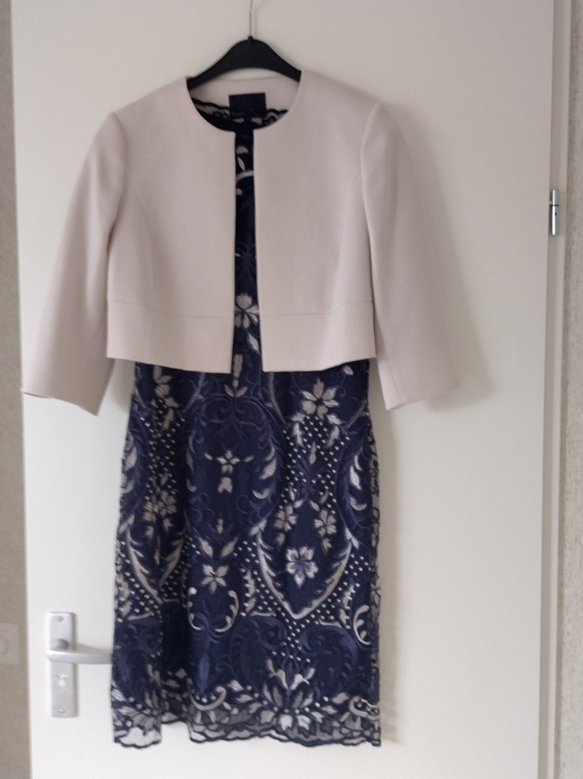 Phase Eight maat 42 blauwe/ecru jurk met ecru jasje maat 42, Kleding | Dames, Gelegenheidskleding, Galajurk, Blauw, Maat 42/44 (L)