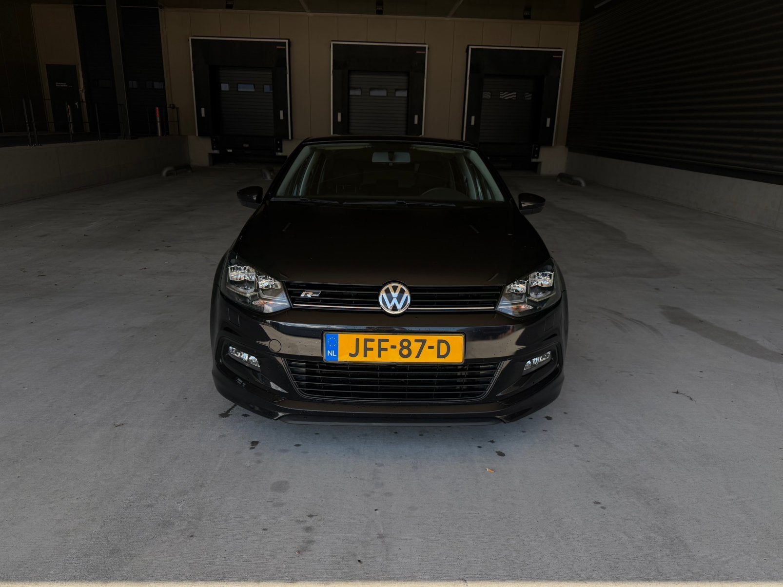 Volkswagen Polo 1.0 MPI 44KW 2015 Zwart, Auto's, Volkswagen, Bedrijf, Polo, Benzine, Hatchback, Handgeschakeld, Geïmporteerd, Zwart