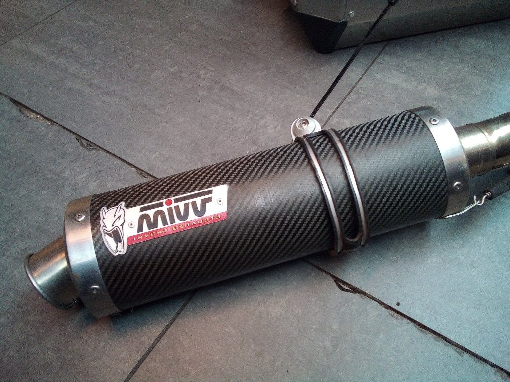 suzuki gsx750 F 1996-2004 carbon uitlaat / demper, Ophalen, Gebruikt