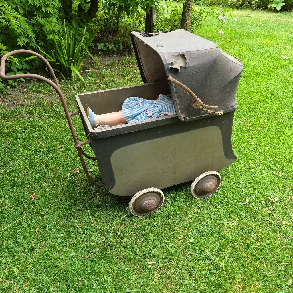 antieke kinderwagentje, Ophalen