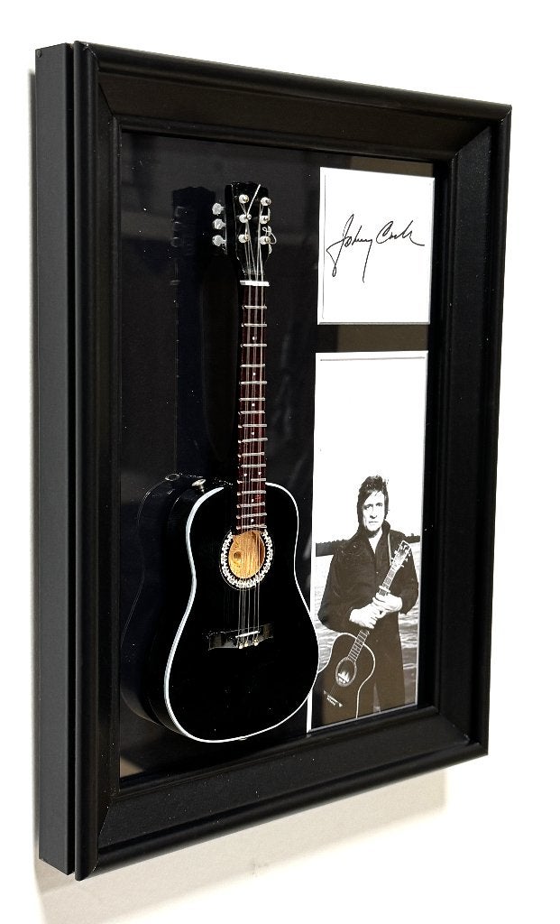 Johnny Cash miniatuur gitaar op lijst wanddeco decoratie, Info@deconoord.nl, Deco Noord, Nieuw, Ophalen of Verzenden
