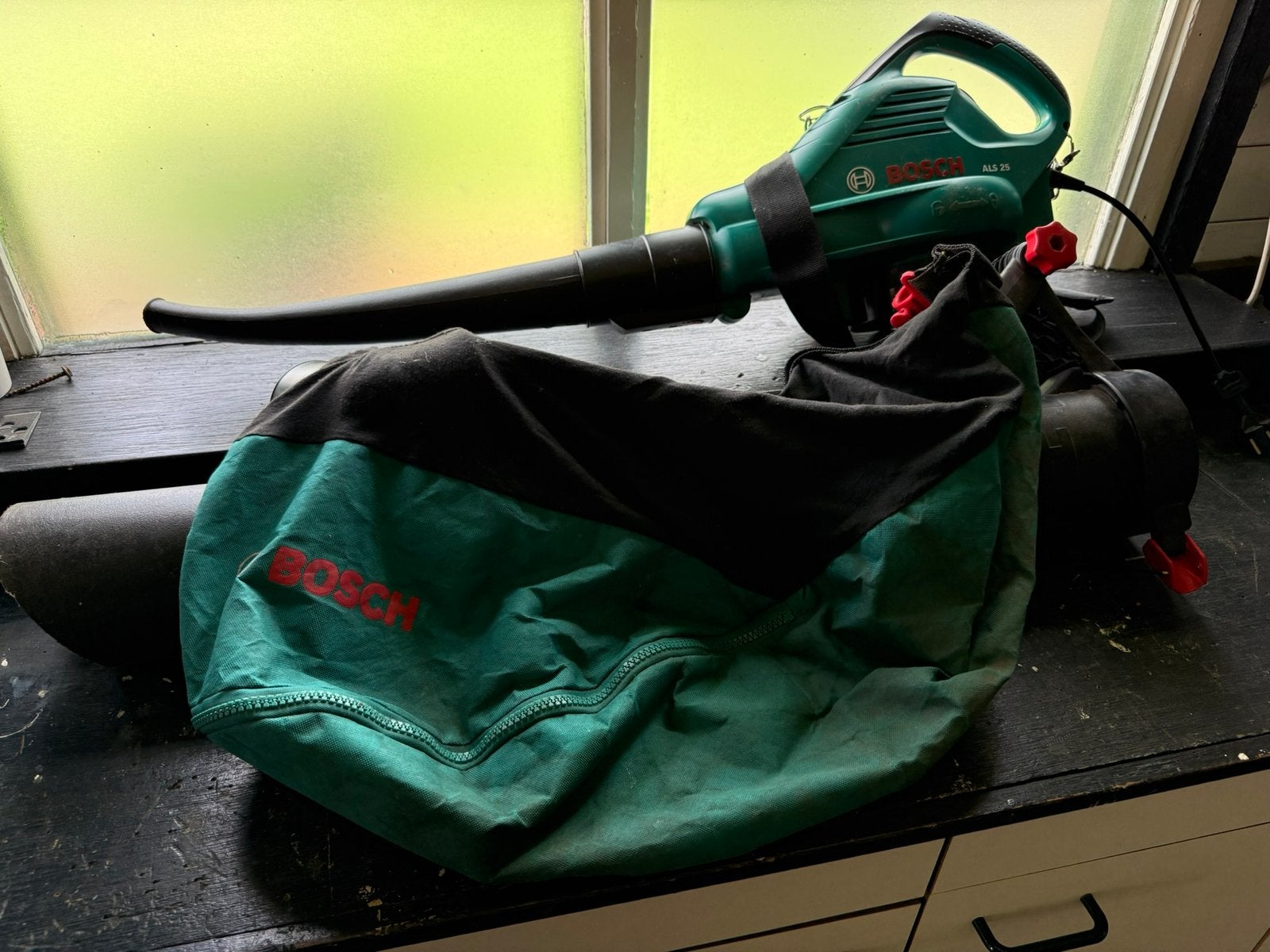 Elektrische Bosch bladblazer/zuiger, Ophalen, Gebruikt, Met opvangzak, Bosch