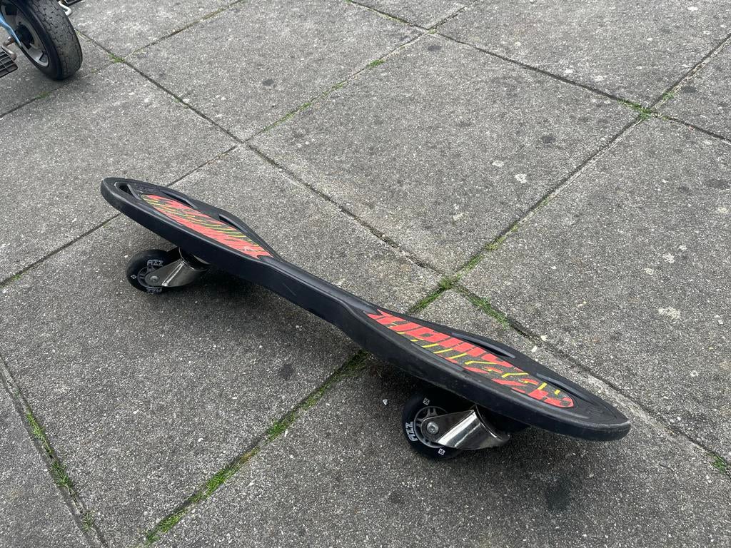 Gebruikt Waveboard - Zwart met Rood/Geel Design, Sport en Fitness, Skateboarden, Ophalen, Gebruikt, Waveboard