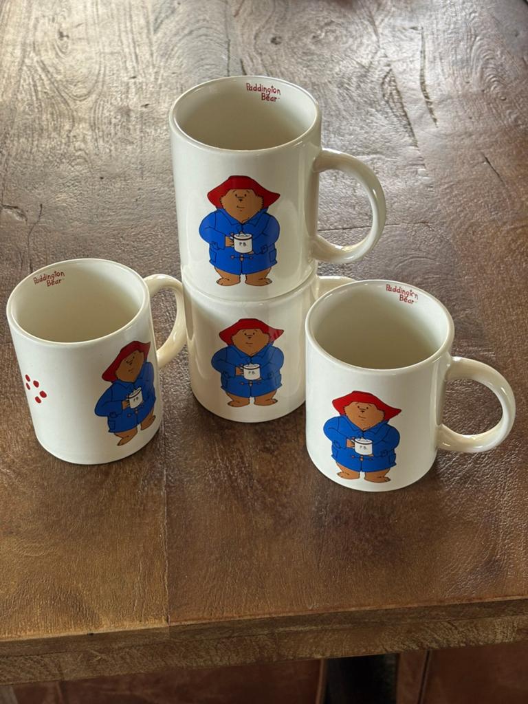 4 DE beertje Paddington mokken, Huis en Inrichting, Keuken | Servies, Gebruikt, Ophalen of Verzenden, Overige stijlen, Kop(pen) en/of Schotel(s)