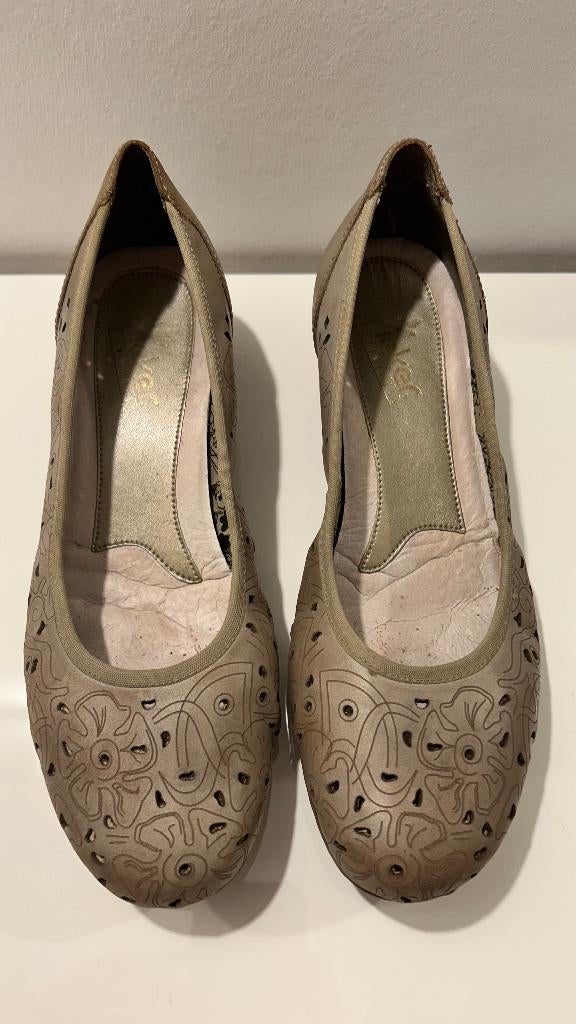 Rieker beige pumps (maat 40), Pumps, Beige, Ophalen of Verzenden, Gedragen
