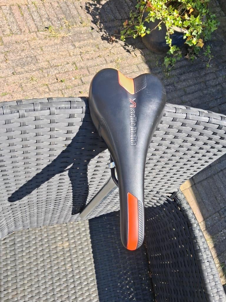 Selle Italia Cube zadel met aluminium zadelpen 25mm x 40cm, Fietsen en Brommers, Fietsonderdelen, Ophalen, Gebruikt, Selle Italia