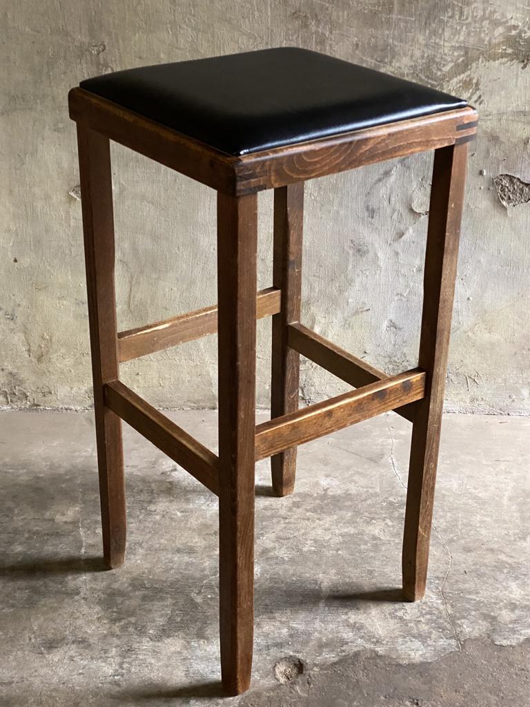 Vintage kruk barkruk hout zwart skai-leer jaren 60, Huis en Inrichting, Barkrukken, Ophalen, 60 tot 90 cm, Zo goed als nieuw, 1 kruk