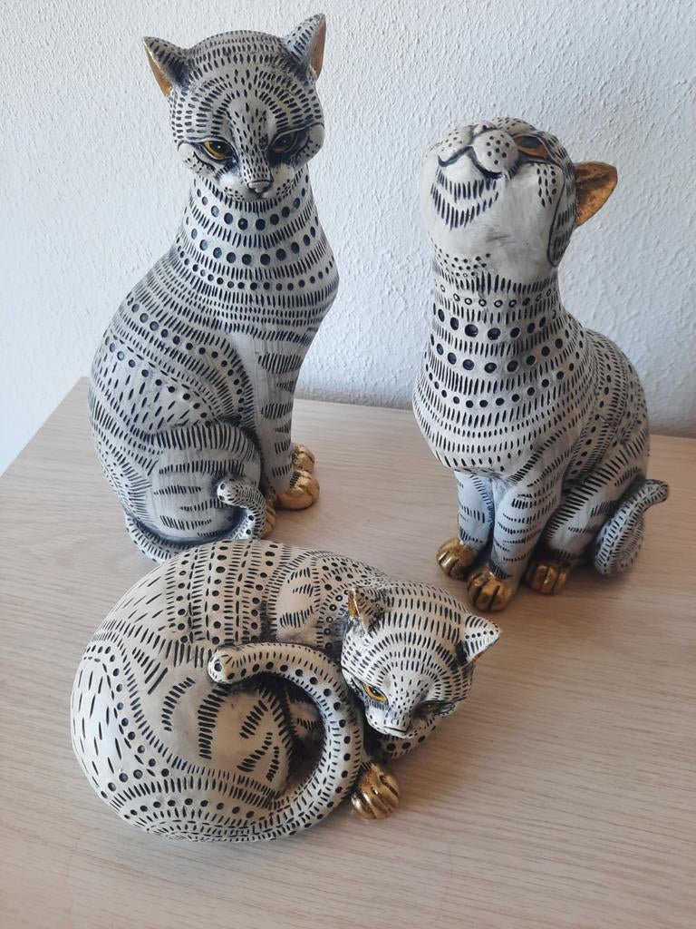 Set van 3 decoratieve kattenbeelden, zwart-wit met goud, Verzamelen, Beelden en Beeldjes, Ophalen